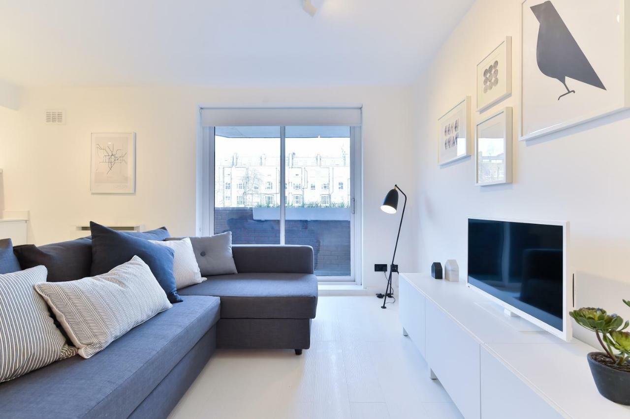 Minimalist Studio With Balcony In Kensington, Sleeps 4 Appartamento *