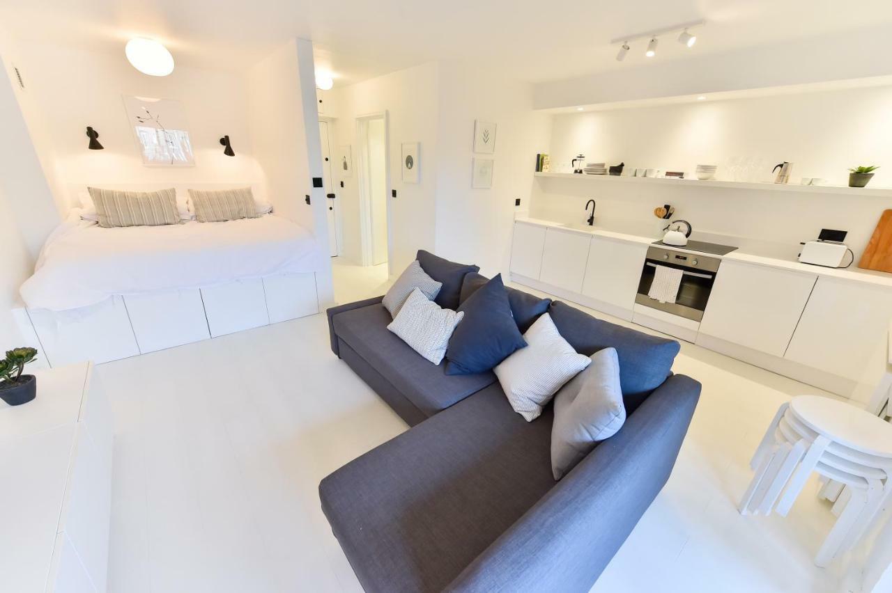 Appartamento Minimalist Studio With Balcony In Kensington, Sleeps 4 *