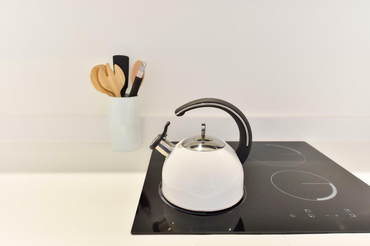 Appartamento Minimalist Studio With Balcony In Kensington, Sleeps 4